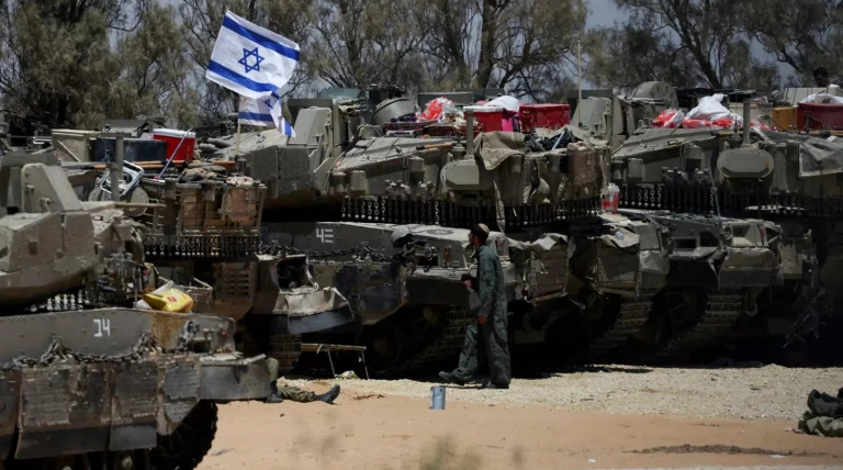 israeli-forces-advance-in-southern-gaza-tanks-active-in-rafah.webp